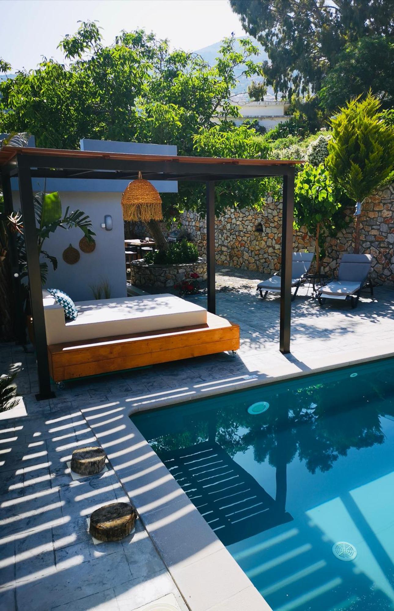 Spacious Maistrali Villa, Private Pool & Garden ロダキノ エクステリア 写真