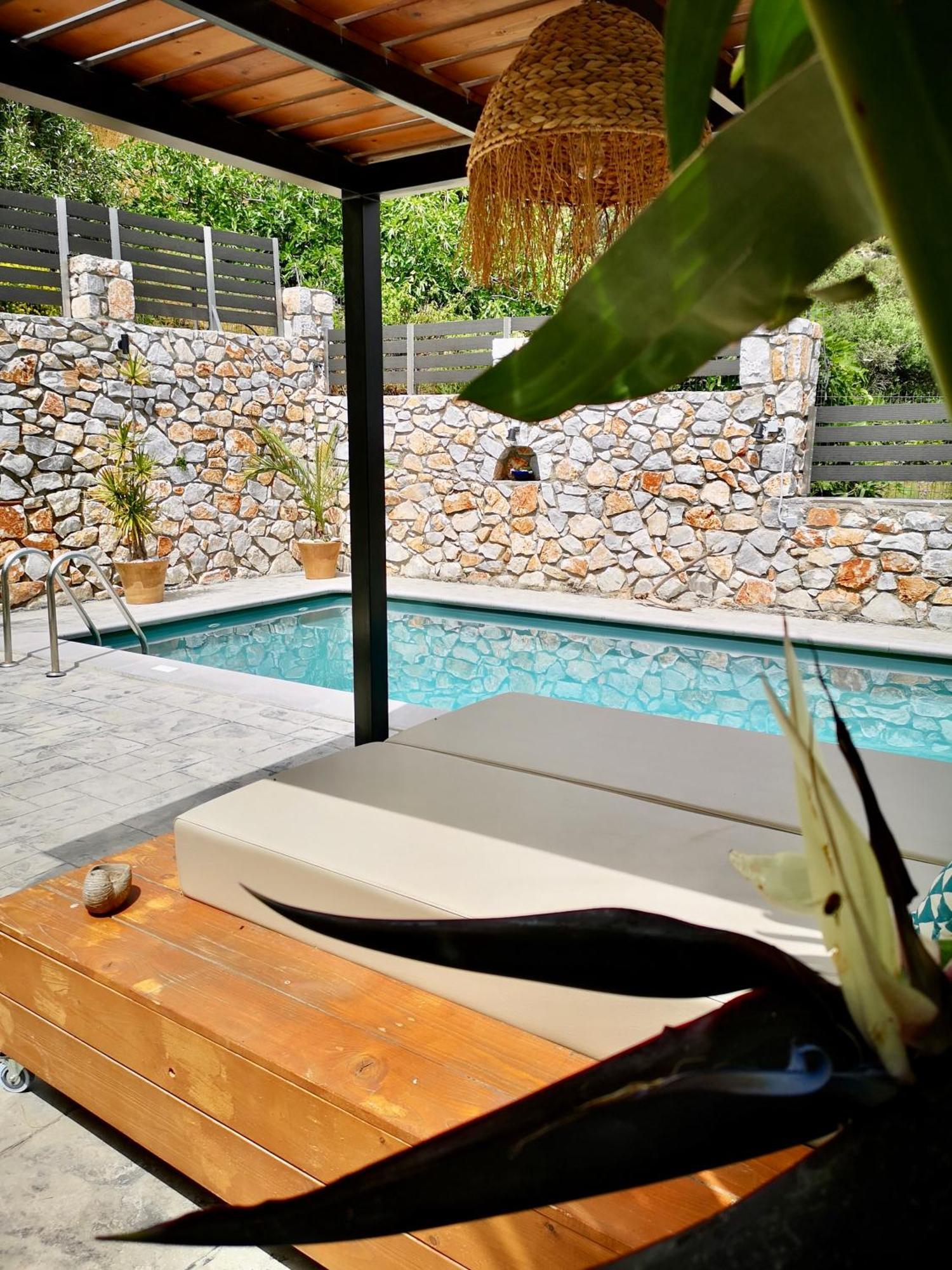 Spacious Maistrali Villa, Private Pool & Garden ロダキノ エクステリア 写真