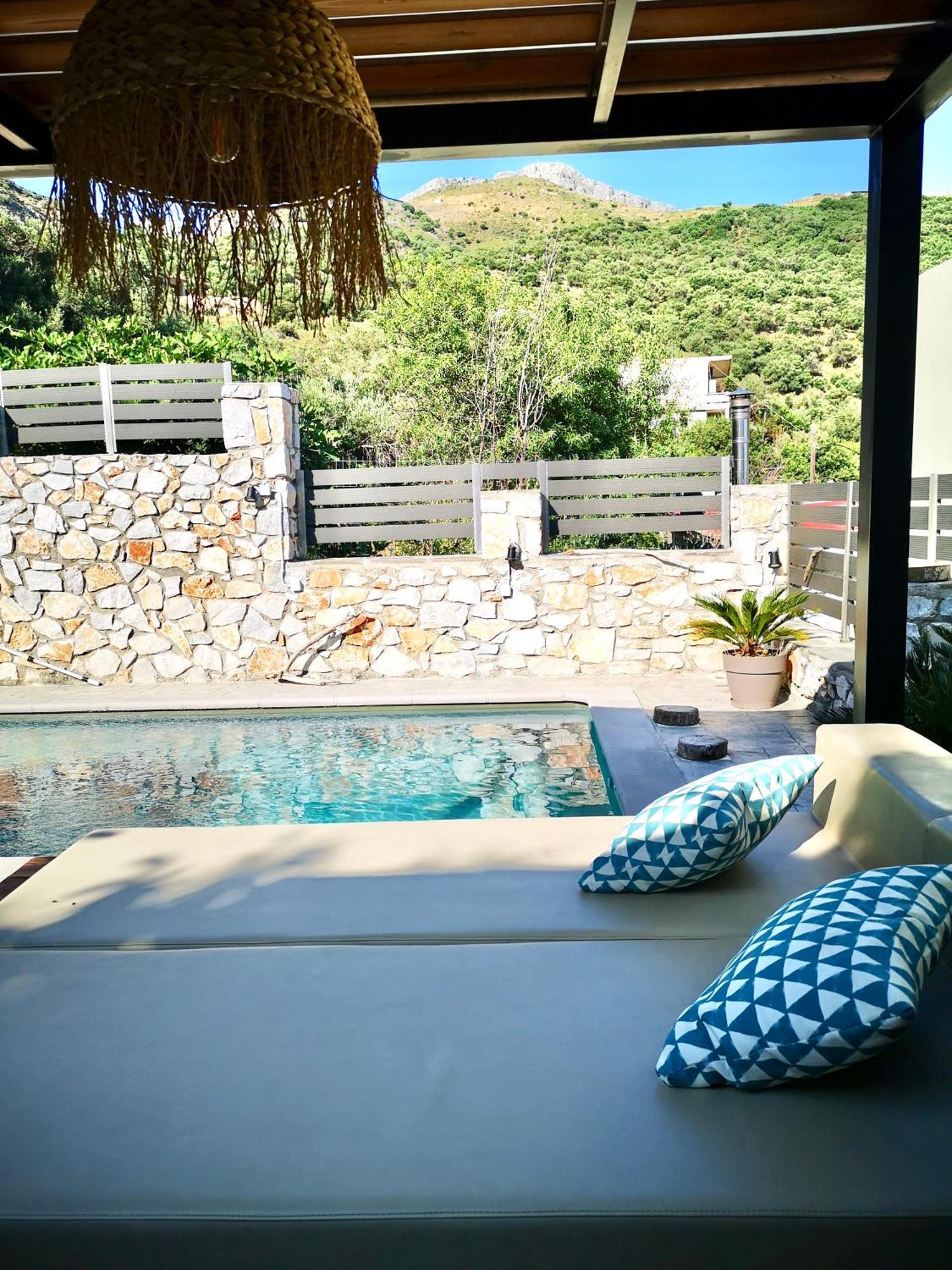 Spacious Maistrali Villa, Private Pool & Garden ロダキノ エクステリア 写真